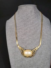 Vintage Signed Trifari Gold Tone Cabouchon Pearl Necklace 17"