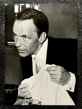 FRANK SINATRA Original Vintage CANDID HOLLYWOOD PARTY 1960 Movie Press Photo