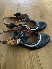 Women Staccato Pavers Black