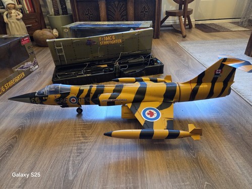 Large scale f 104 - 1/18,