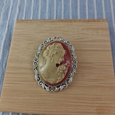 Portrait cameo Brooch Tan