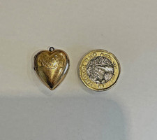 ANTIQUE VICTORIAN  HEART LOCKET  9CT GOLD BACK AND FRONT 3.6 Grms