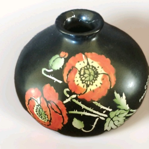 1920s era shelly vase - era,
