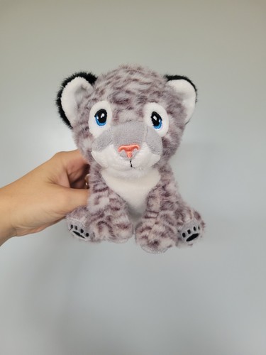 Wild snow leopard soft - snow,