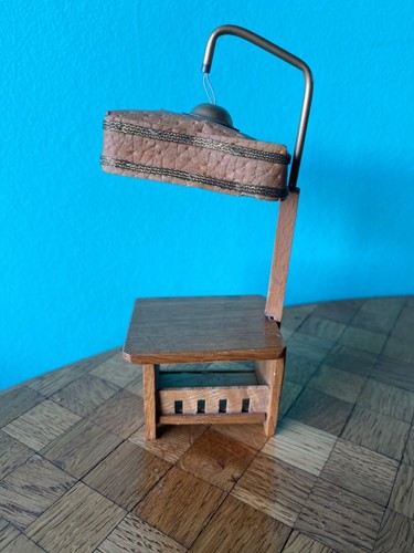 Old floor lamp lamp not