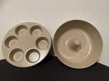 Microware Anchor Hocking, muffin pan and 9" Bundt Cake 459-TI