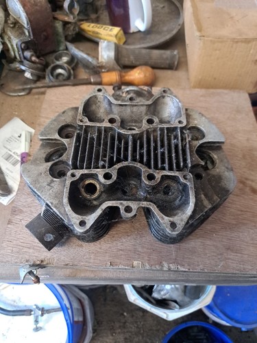 Triumph e3991 cylinder head - cylinder,