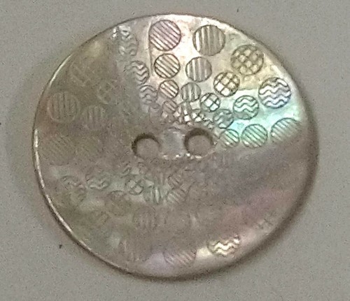 White patterned shell buttons - white,