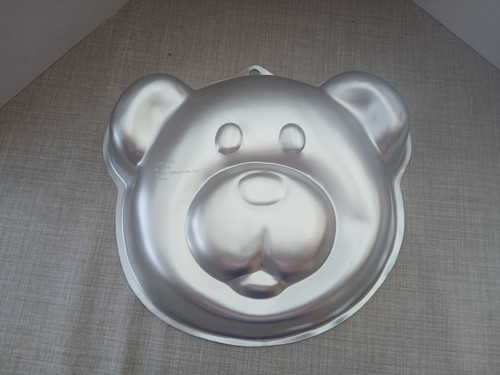 Wilton teddy bear cake - bear, pan