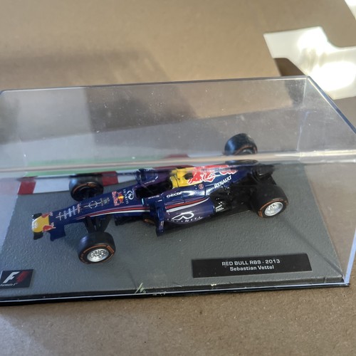 2013 red bull rb9 - 1/43,
