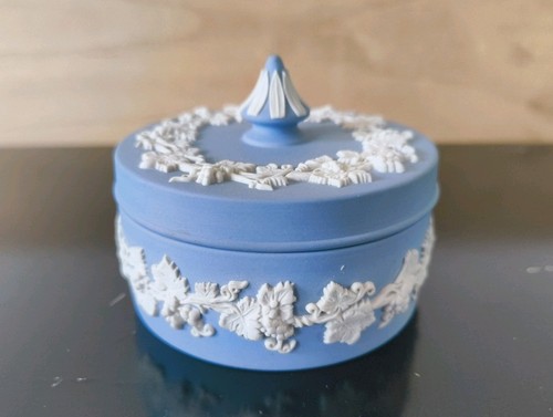 Wedgewood blue jasperware - blue,