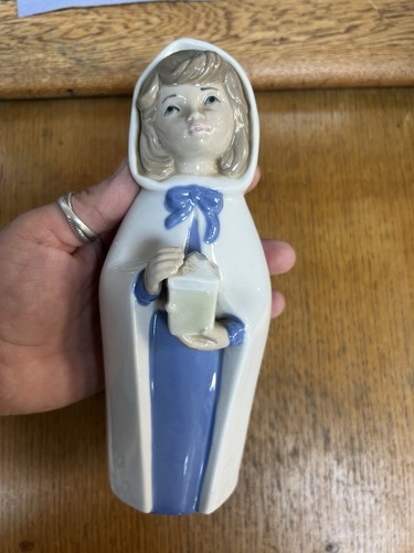 Casades porcelain figurine - , of