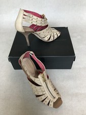 BCBG Maxazria Vintage Powder/Dark Cream Blush shoes Size American 9 (U.K. 7)