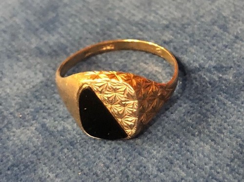Solid gold engraved - engraved, onyx