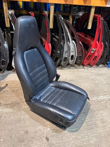 Porsche 944 black front right