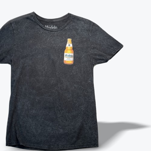 Modelo shirt sleeve graphic - sleeve,