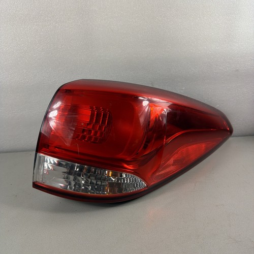 Kia carens tail light rear - kia,