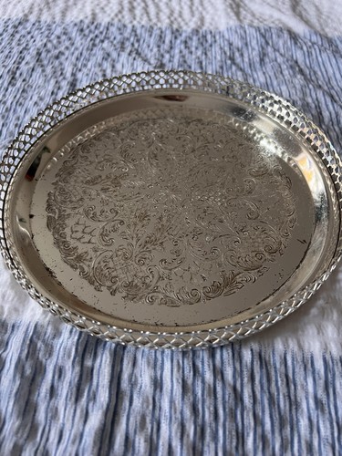 Silver coloured embossed round - coloured,