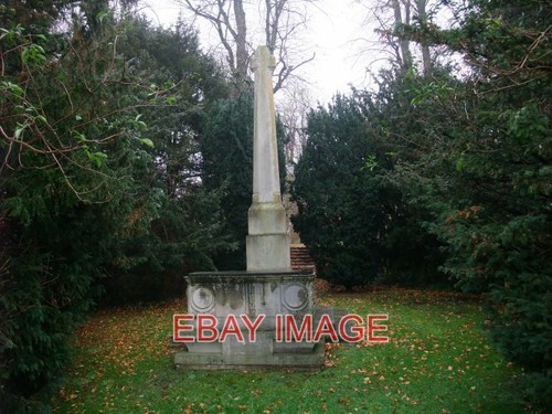 Photo memorial ivor - memorial, to
