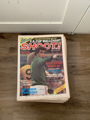 Shoot football magazines 1980 - shoot,