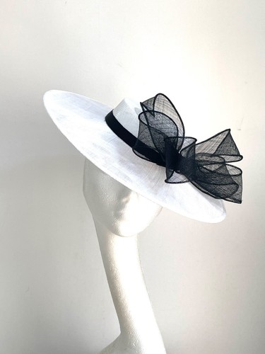 White and black boater - black,