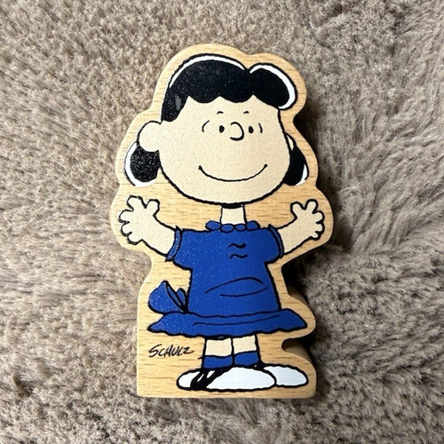 Magpie peanuts lucy character - magpie,