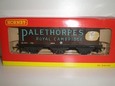 Hornby R6158 6 Wheel Closed