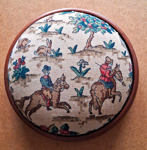 Round upholstered wooden - round,