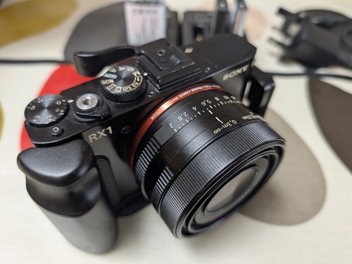 Sony dsc rx1 24mp compact - 24mp,