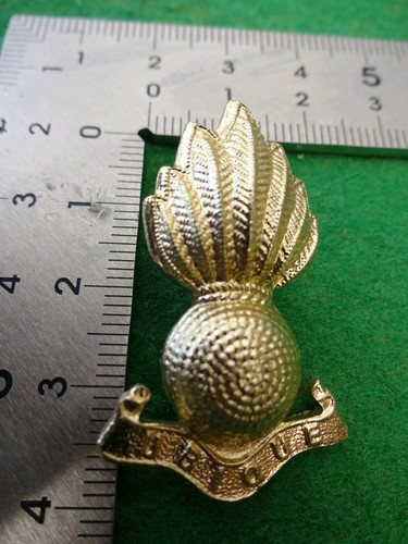 Vtg royal artillery badge - royal,