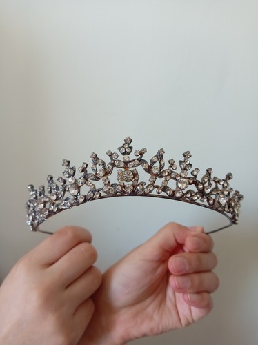 3cm tall crystal - 3cm, cz