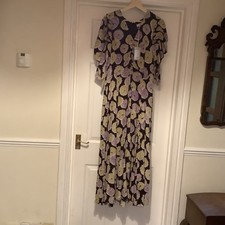 Beautiful Jigsaw  Maroon with daisies MIDI/ Maxi Length Dress Size 16.