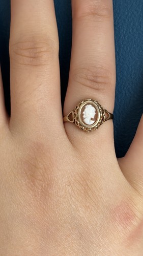 Vintage 9ct gold - gold, carved