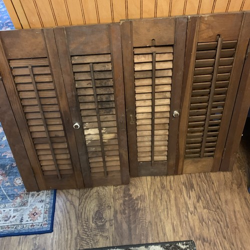Set vtg wood folding louver - of,
