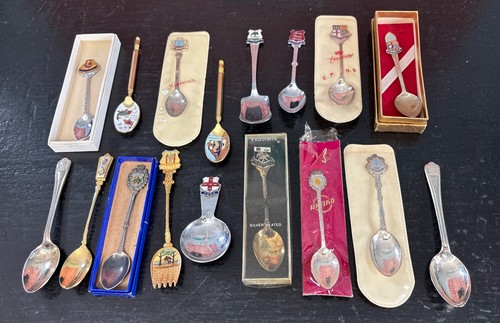 Vintage group souvenir - 17,
