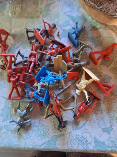 Plastic soldiers cowboys - plastic,