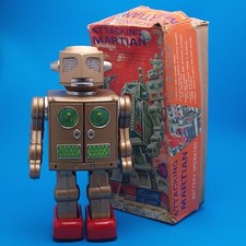 HORIKAWA JAPAN ATTACKING MARTIAN ROBOT Tin Battery GOLD Vintage BOXED 1960s