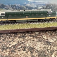 Bachmann OO Gauge 32-529B Class 55 Diesel D9011 BR Two Tone Green (Weathered) DC