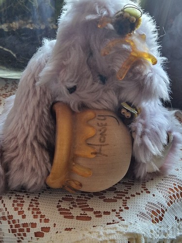 Teddy with honeypot and