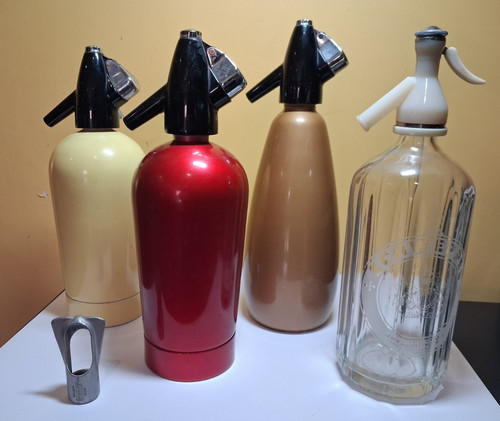 Vintage soda syphons - , by