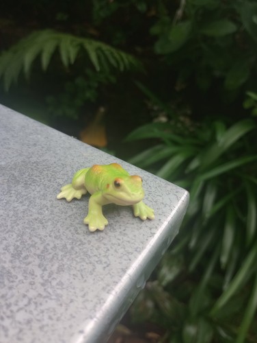 Schleich 2002 green tree frog - tree,