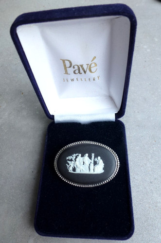 Wedgwood black basalt brooch - basalt,