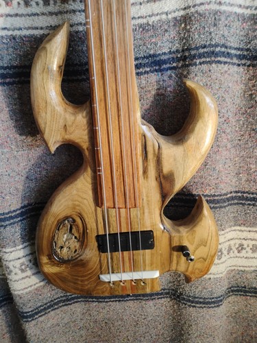 Right hand fretless bass - fretless, 4