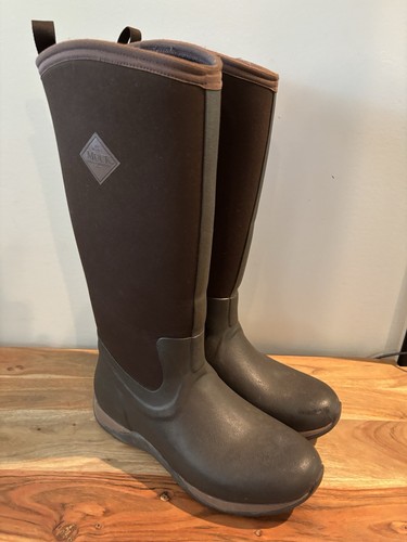 Euc muck boots - boots, size