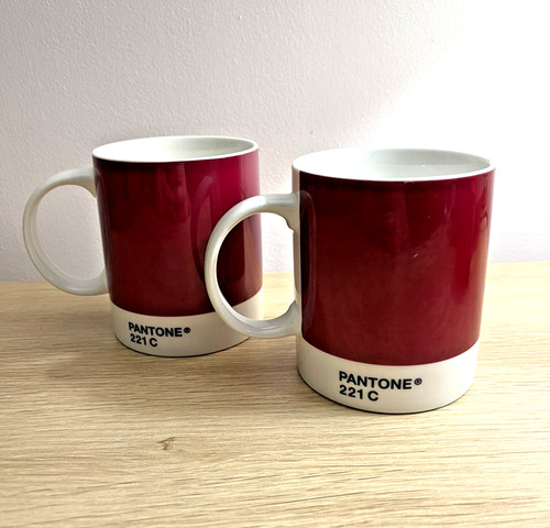 Pair pantone 221c - pantone,