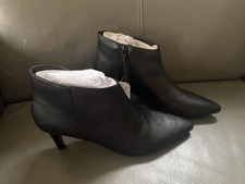 tu black pointed toe ankle