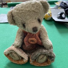 Higgy artist bear - artist,