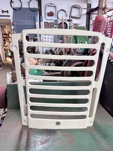 Oliver 550 early tractor grill - oliver,