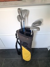 SET OF YOUNG GUN 2 JUNIOR GOLF CLUBS, RIGHT HANDED, SUIT 6 TO 8 YEARS, & EXTRAS