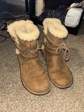 UGG Size 7 women’s  Brown Suede Leather With Sherpa Lined Tie Winter Boots Women